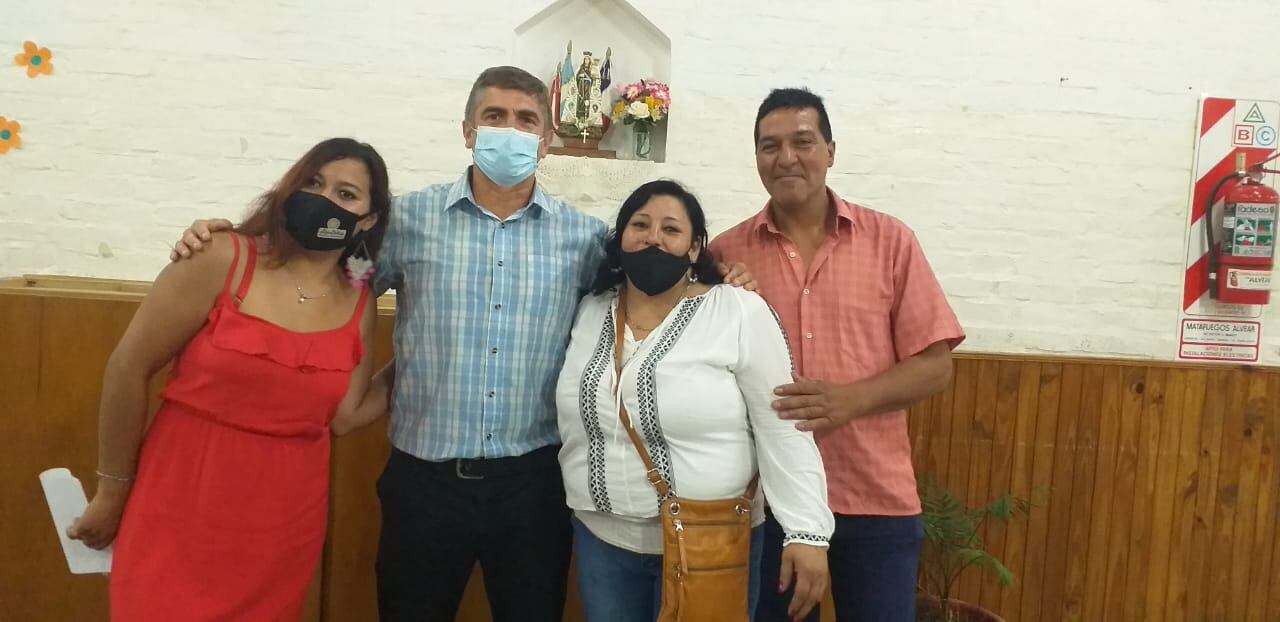 Antonella Amaya, el maestro Claudio Rodríguez con María Juri y Antonio Amaya.