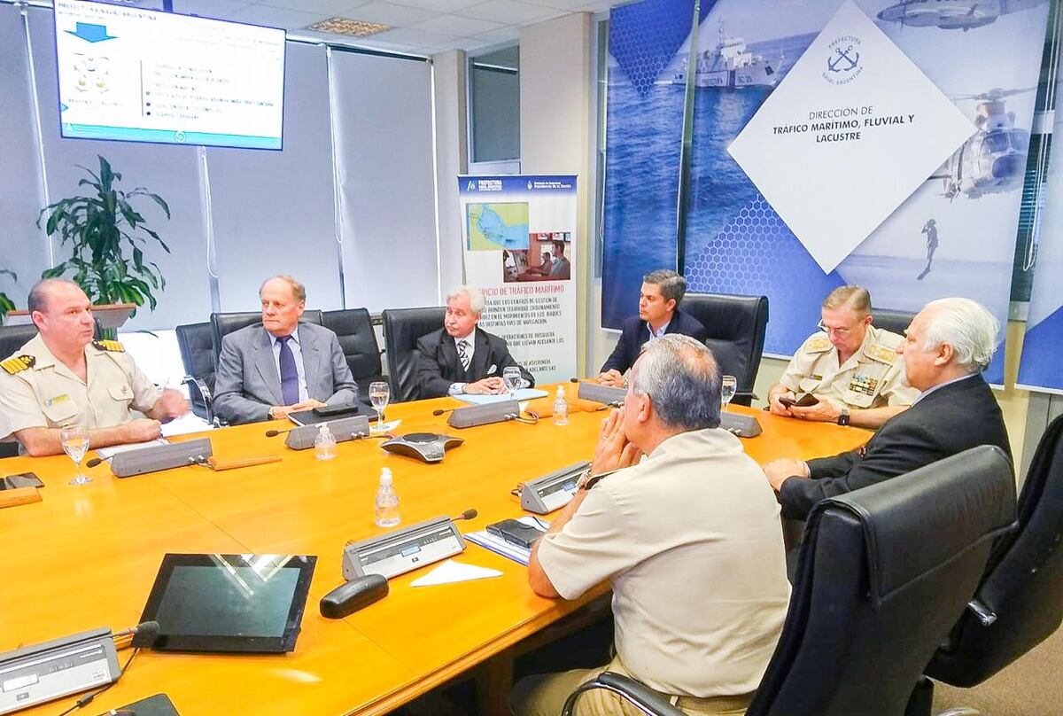 Dachary se reunió con las autoridades de la Prefectura Naval Argentina