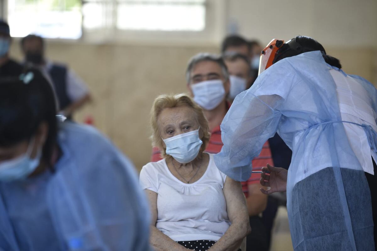Vacunación en Córdoba: habrá atención este viernes y en todo el primer fin de semana del año