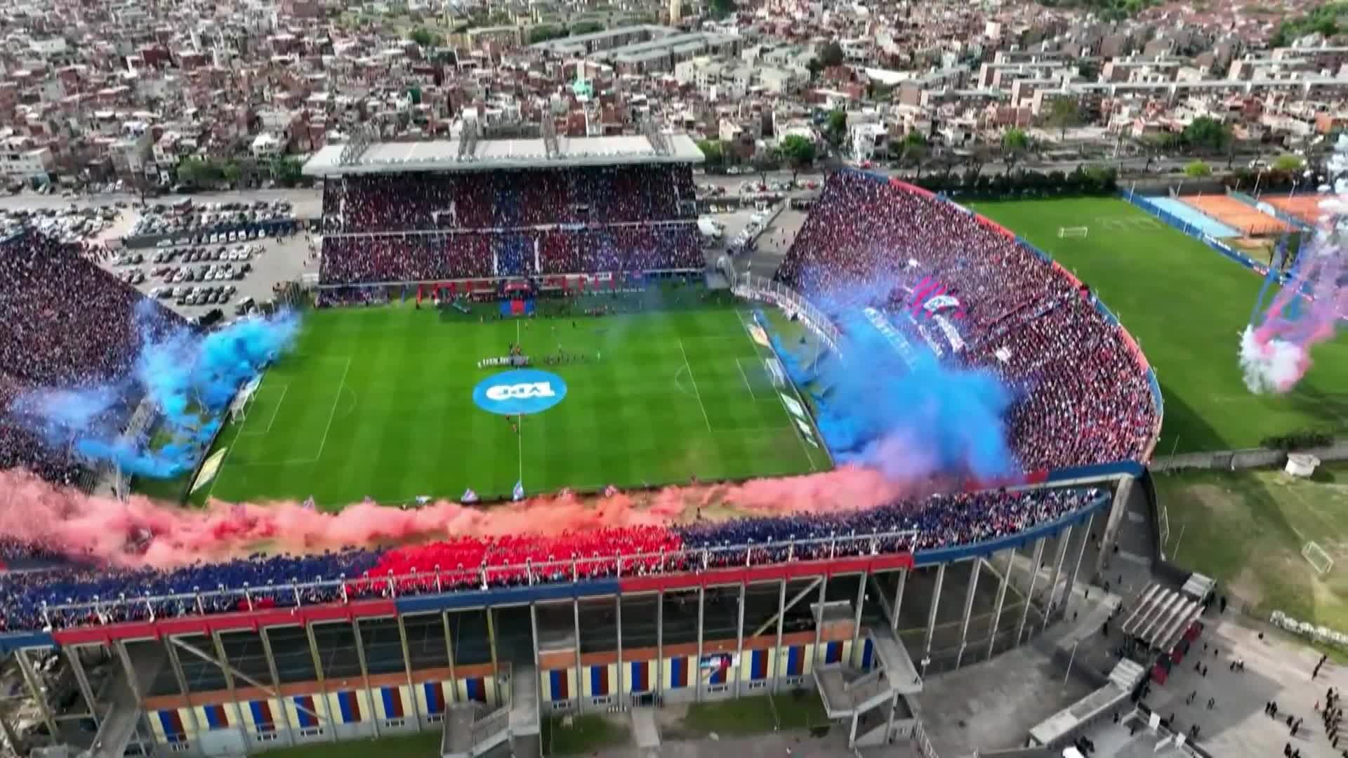 El increíble recibimiento de los hinchas de San Lorenzo para los jugadores. Foto: @SC_ESPN