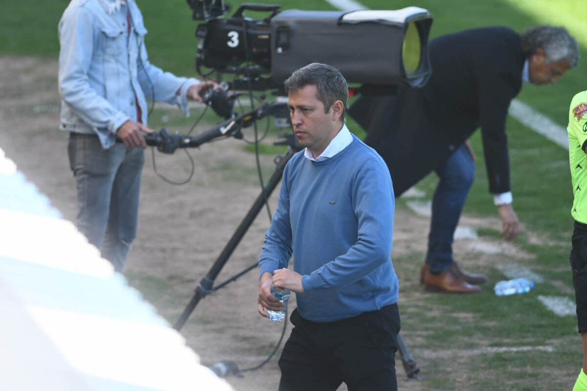Diego Flores: “Si el Cacique Medina se va, Talleres puede seguir en la misma línea; si se va Fassi no”