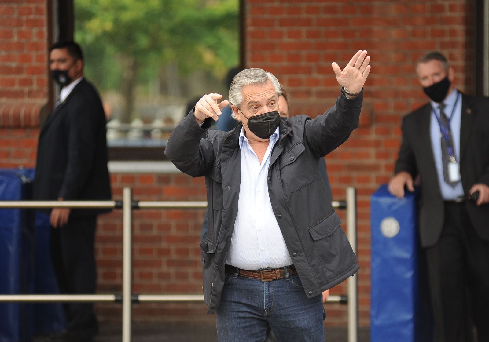 El presidente Alberto Fernández y la primera dama, Fabiola Yáñez, emitieron su voto para las Elecciones 2021 en el barrio porteño de Puerto Madero.