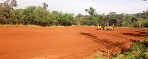 Continúan las obras para la futura cancha de hockey.