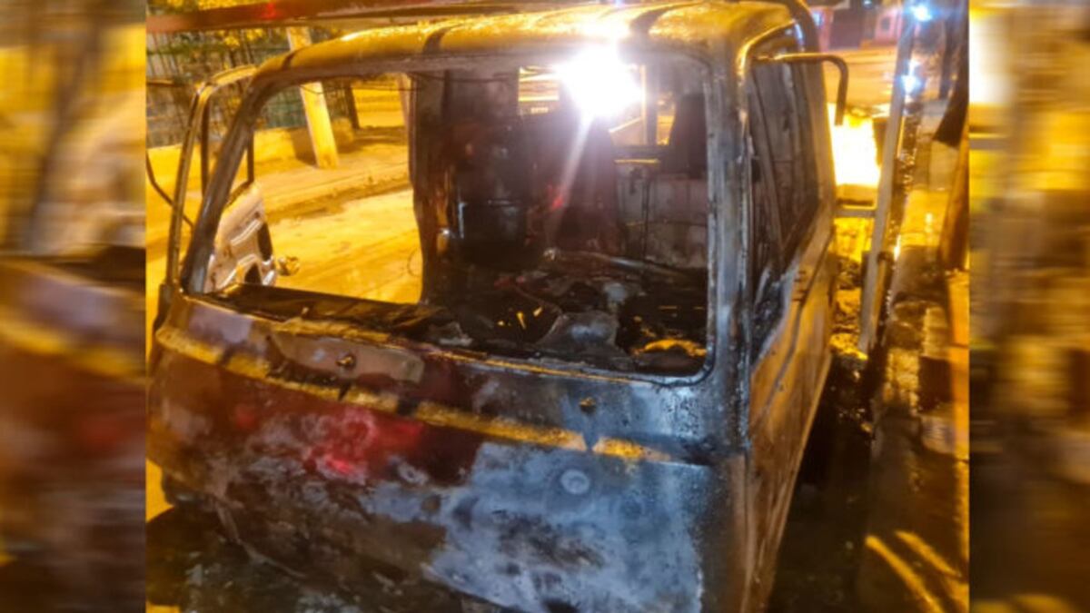 Alta Córdoba: le quemaron el auto en la puerta de su casa