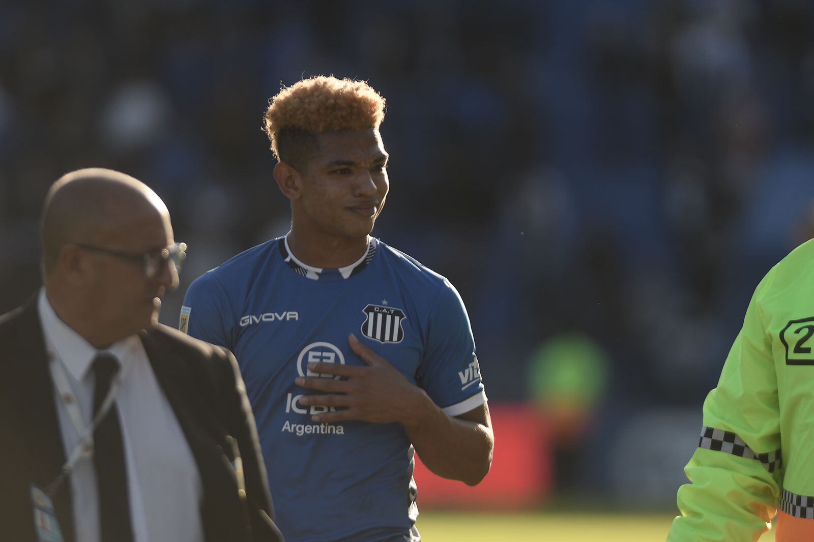 Diego Valoyes y un gesto a la platea de Vélez. (Federico López Claro)