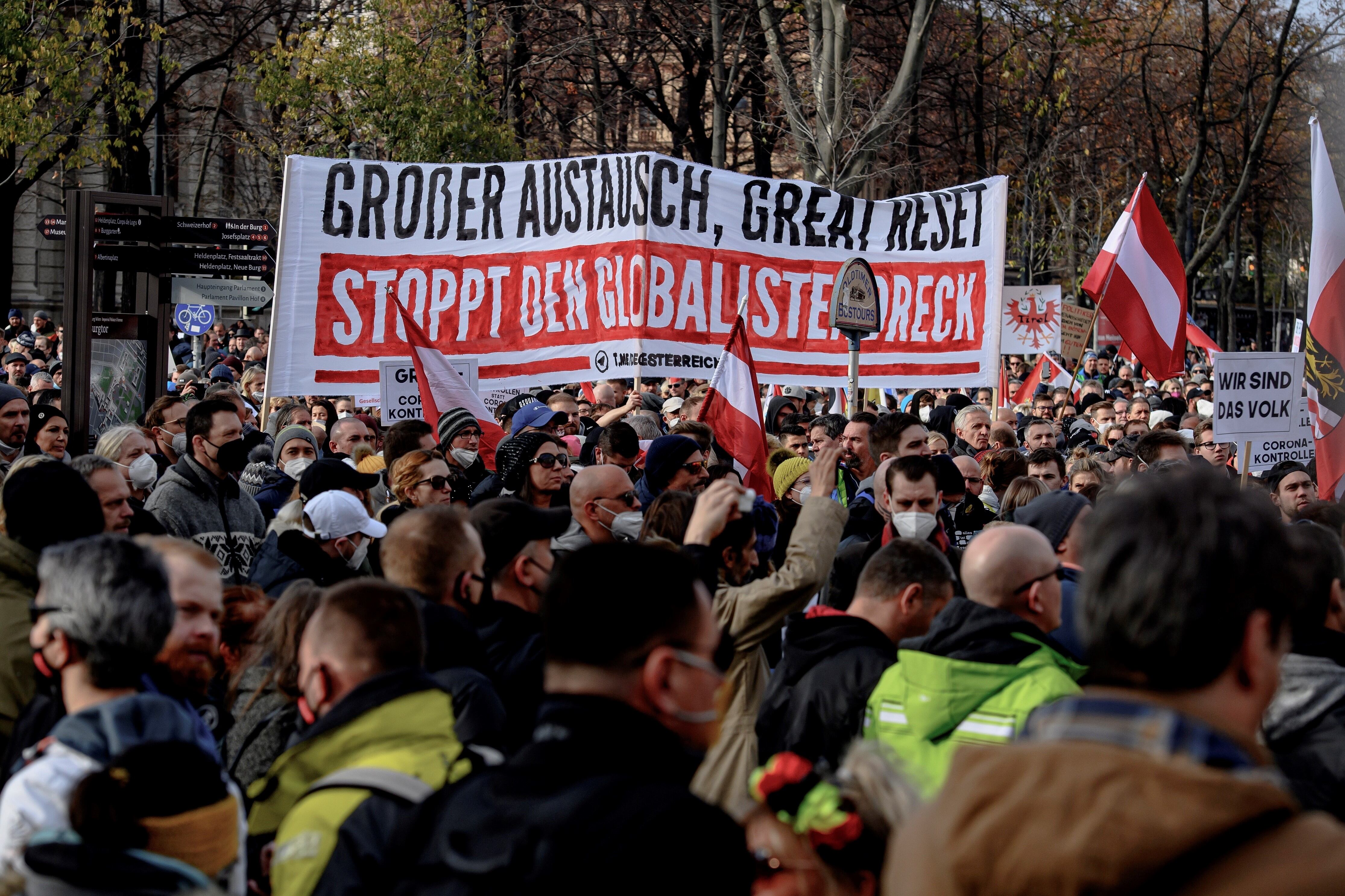 Las protestas contra la vacuna aumentan en Austria y también los casos de coronavirus