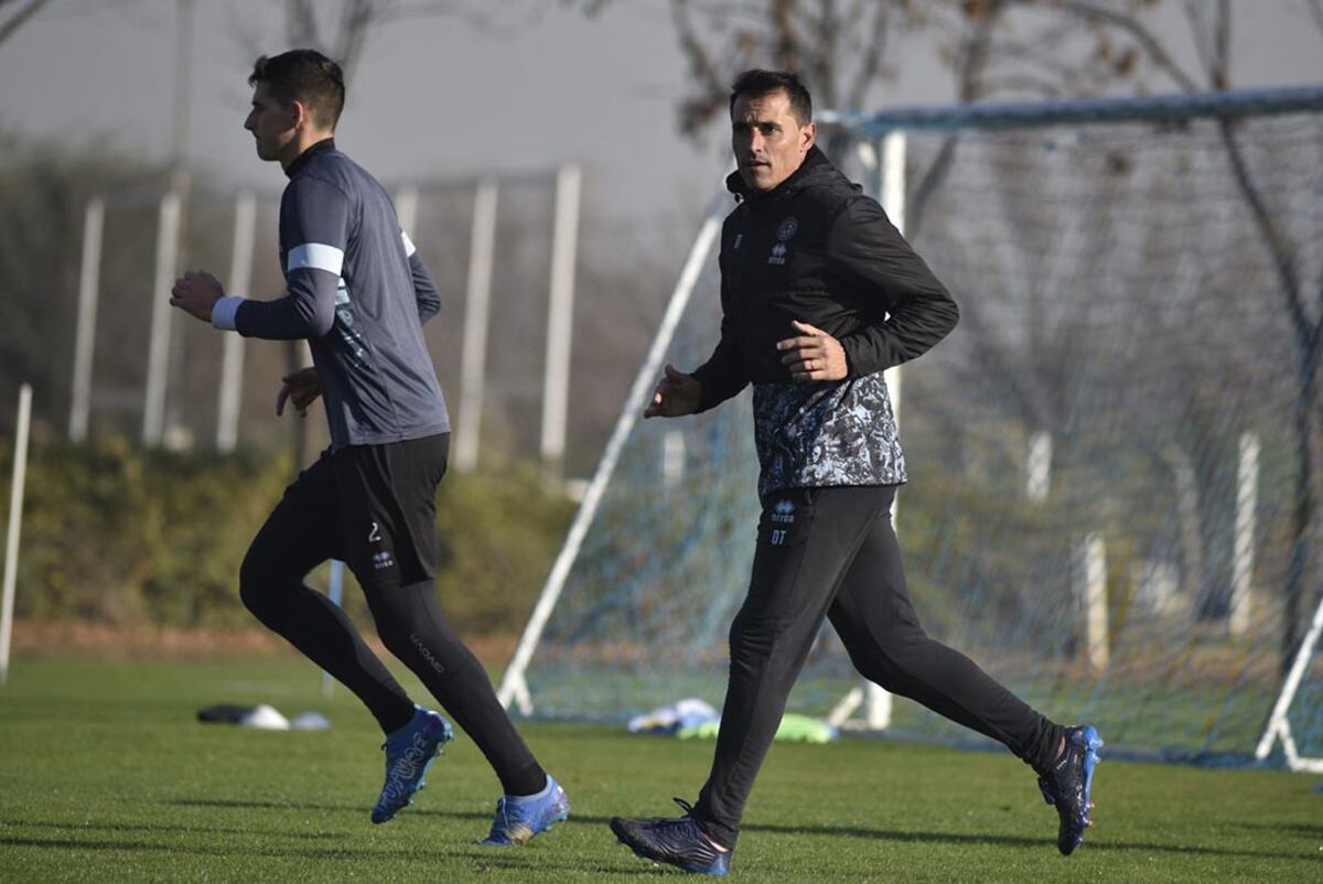 En Belgrano, el DT Guillermo Farré tiene dudas en la defensa para jugar ante Deportivo Madryn
