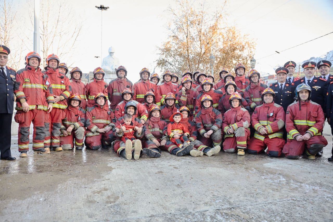 Acto por el Día Nacional del Bombero Voluntario y el 78° aniversario de la creación de la institución