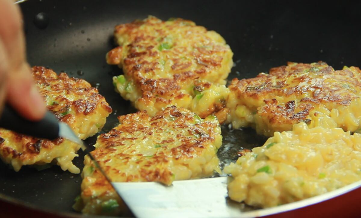 Si te sobró arroz, no lo tires: receta de croquetas y 3 dips para redoblar el sabor
