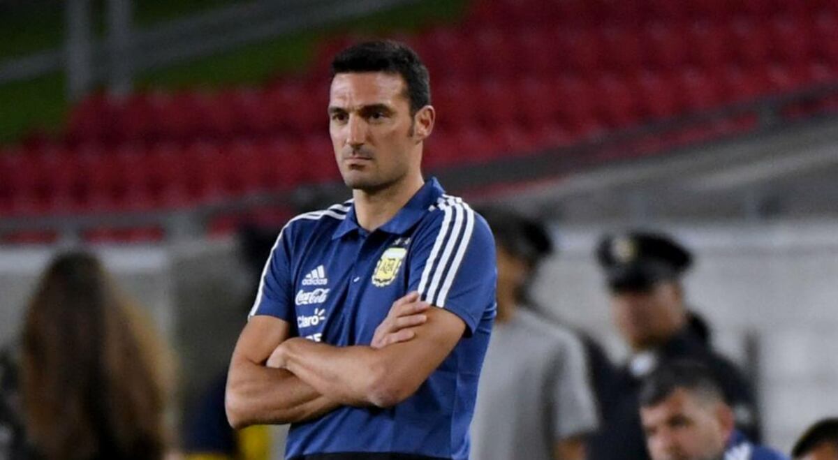 Lionel Scaloni llegó a la Argentina y el domingo entregará la primera lista de la Selección