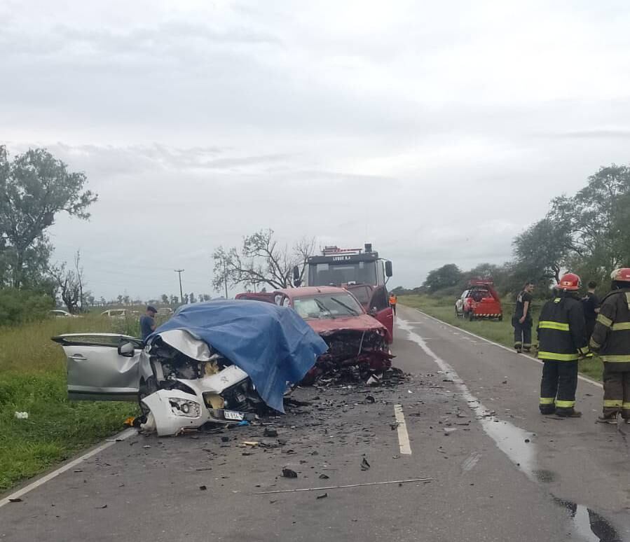 Se registraron al menos cuatro muertos por un choque de frente en cercanías de Villa del Rosario.