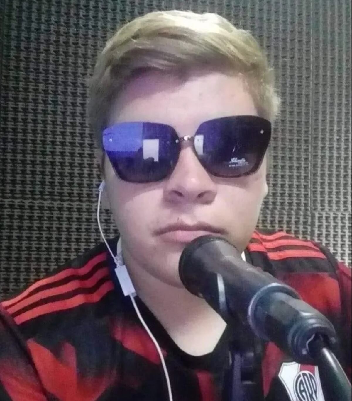 El joven con discapacidad de Valle Fértil que la rompe en la radio y sueña con entrevistar a Gallardo