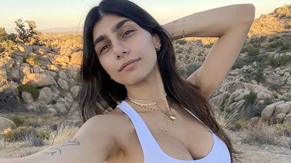 Mia Khalifa volvió a las pasarelas y se llevó todas las miradas con un vestido al cuerpo