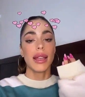 La imagen que re veló las uñas de Tini Stoessel coinciden con la foto de De Paul.