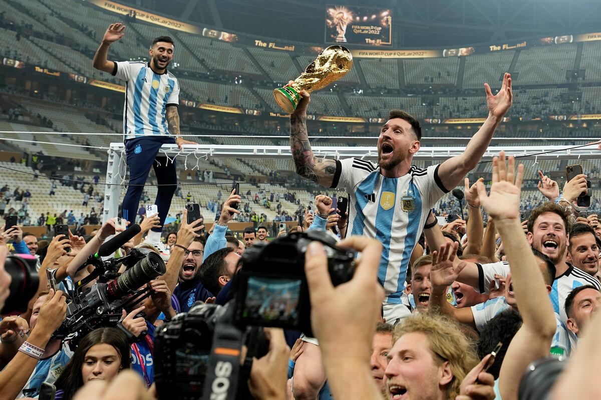 Todos queremos tenerla: subastarán las camisetas que Messi usó en el Mundial de Qatar