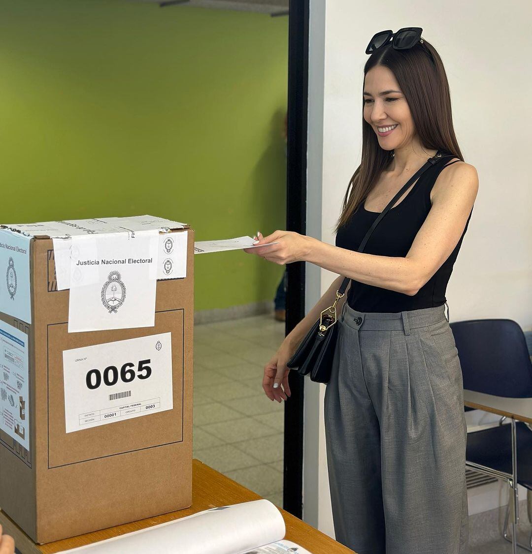 El look de Cristina Pérez para votar en el balotaje