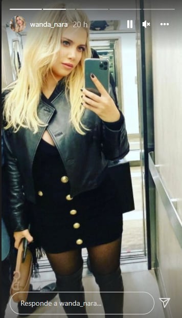 Wanda Nara lució un look total black en mini vestido y bucaneras.