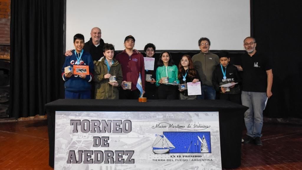 Guillermo Navarro destacó el crecimiento de la actividad, la importancia de llevar la disciplina a los barrios y el acompañamiento que van a seguir brindando al ajedrez en Ushuaia, ya que convoca y contiene a un gran número de personas.