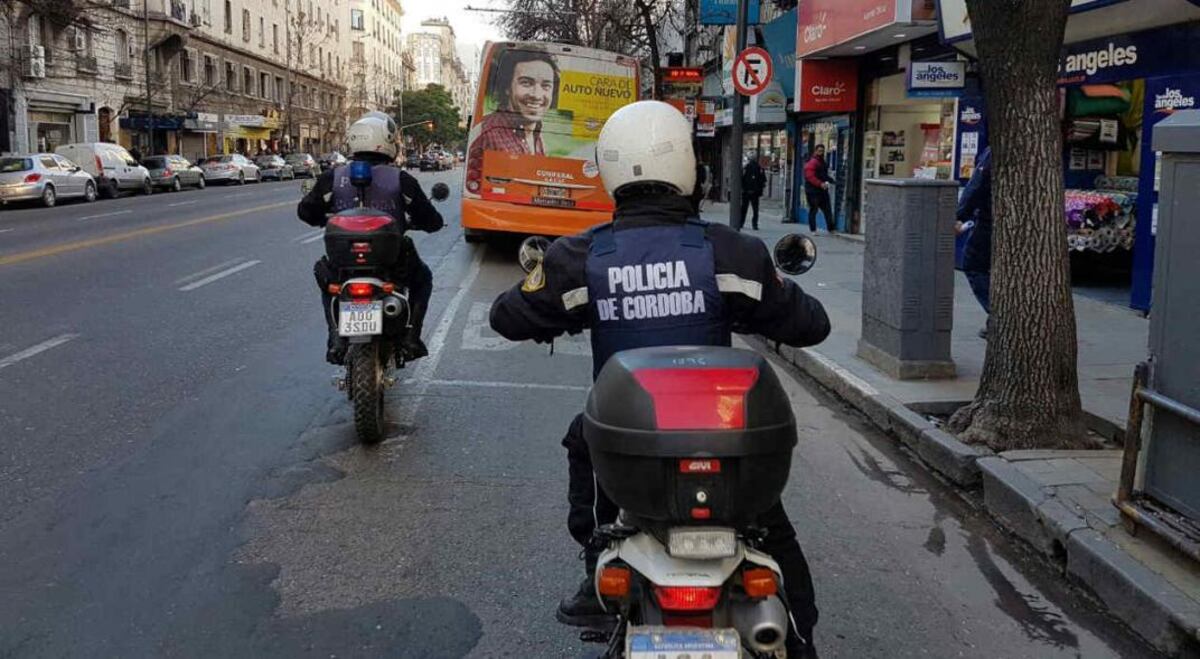 Cruz del Eje: se estaba ahogando pero dos policías salvaron su vida