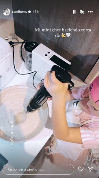 Camila Homs le ha enseñado a cocinar a la pequeña Francesca, siendo esta una de sus actividades favoritas.