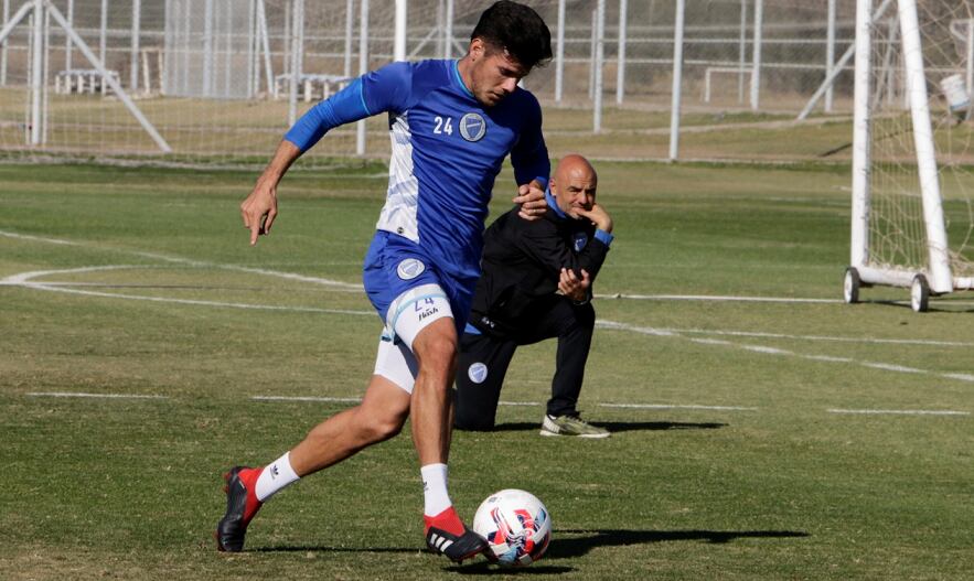 Última práctica del Tomba bajo la mirad de Orsi, previo al partido ante Boca Juniors.