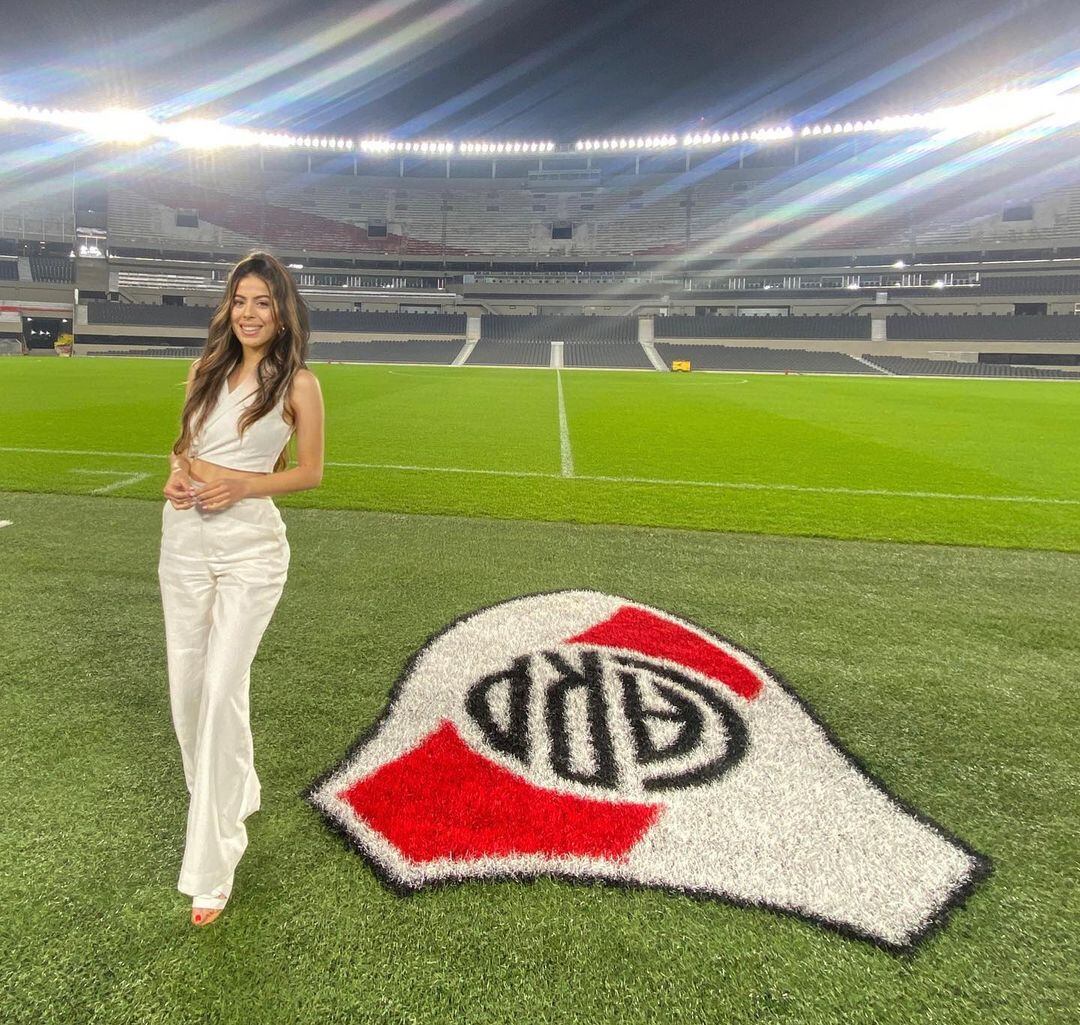 Sara Duque en el Estadio Monumental