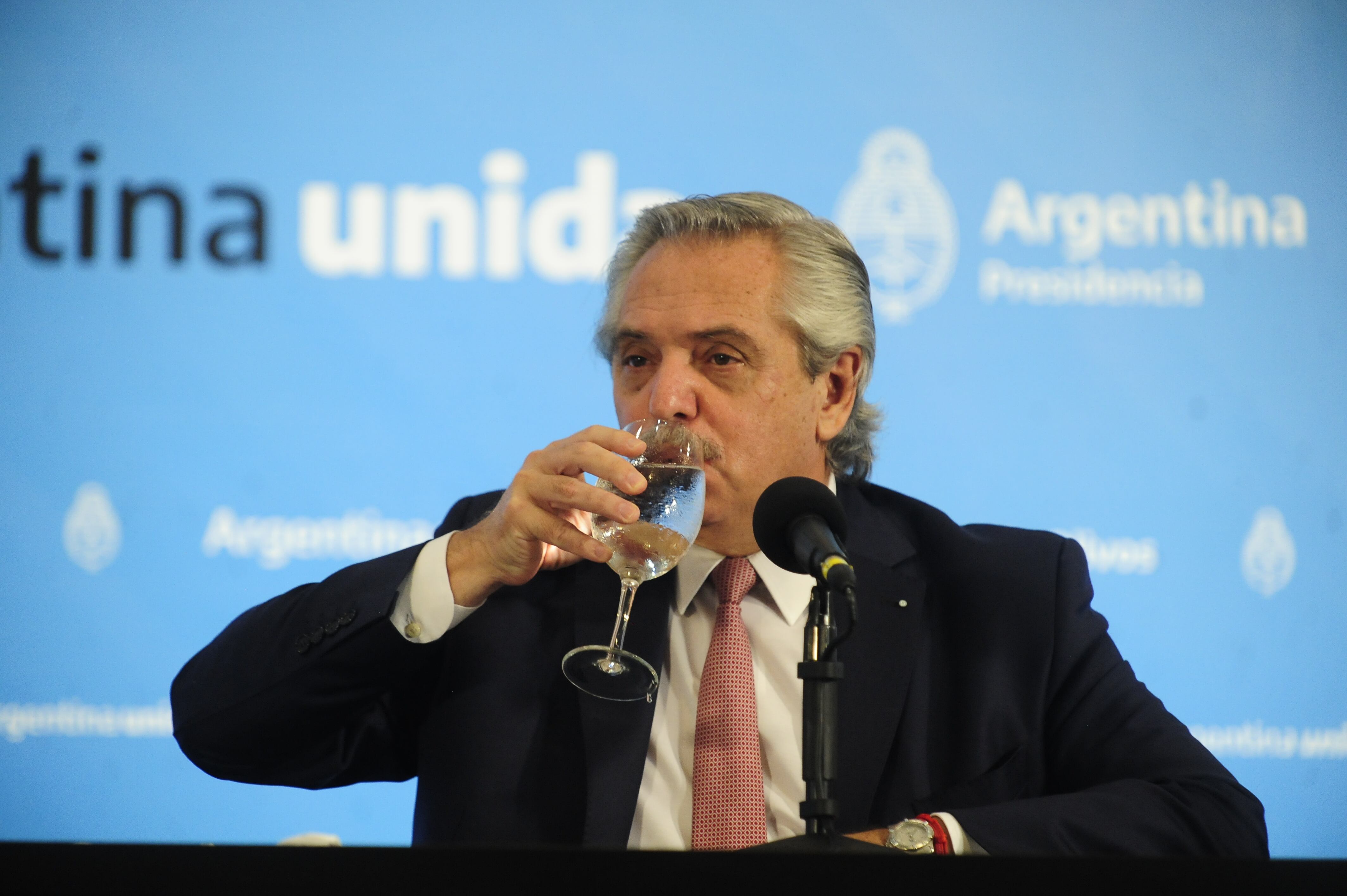 Conferencia de prensa del Presidente Alberto Fernández en la Quinta de Olivos. (Foto: Clarín)