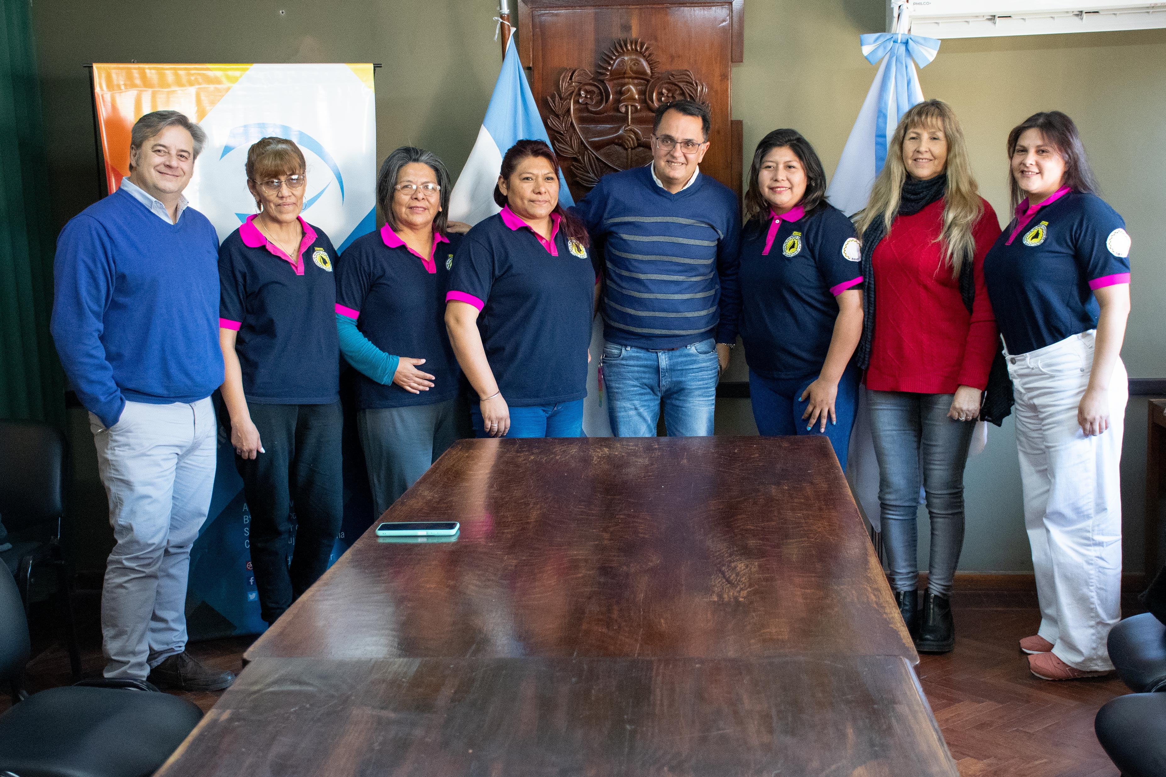 Integrantes de la Asociación de Mujeres Taxistas de Jujuy presentaron en el Concejo Deliberante capitalino su iniciativa "Taxifem".