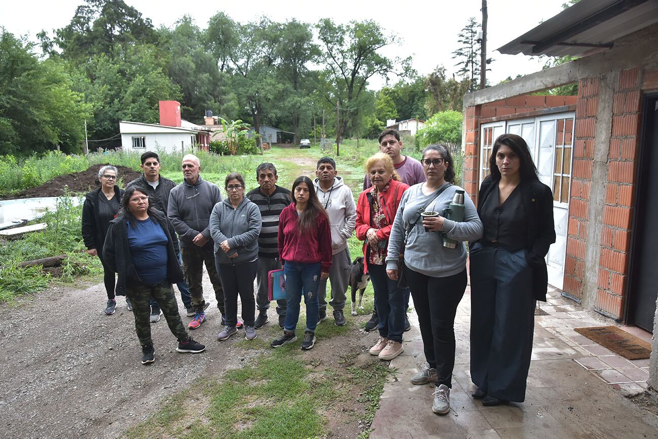 Vecinos de Villa Rivera Indarte, Córdoba, reclaman porque ser estafados por la venta de terrenos. (Ramiro Pereyra / La Voz)