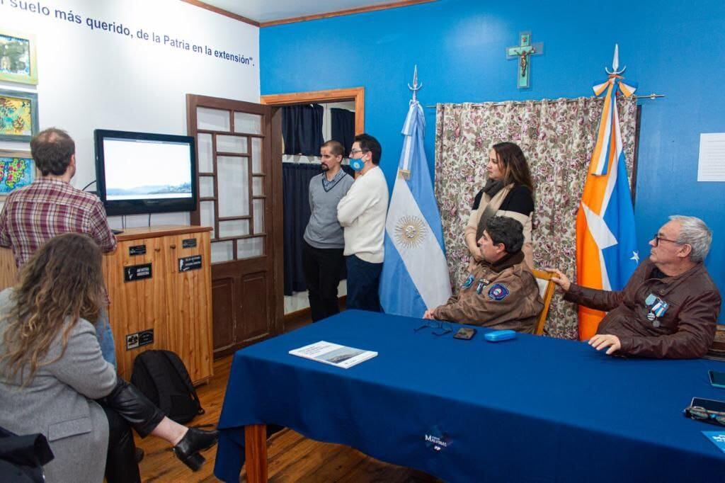 Se presentó "Pisar Malvinas" en el Espacio "Pensar Malvinas".