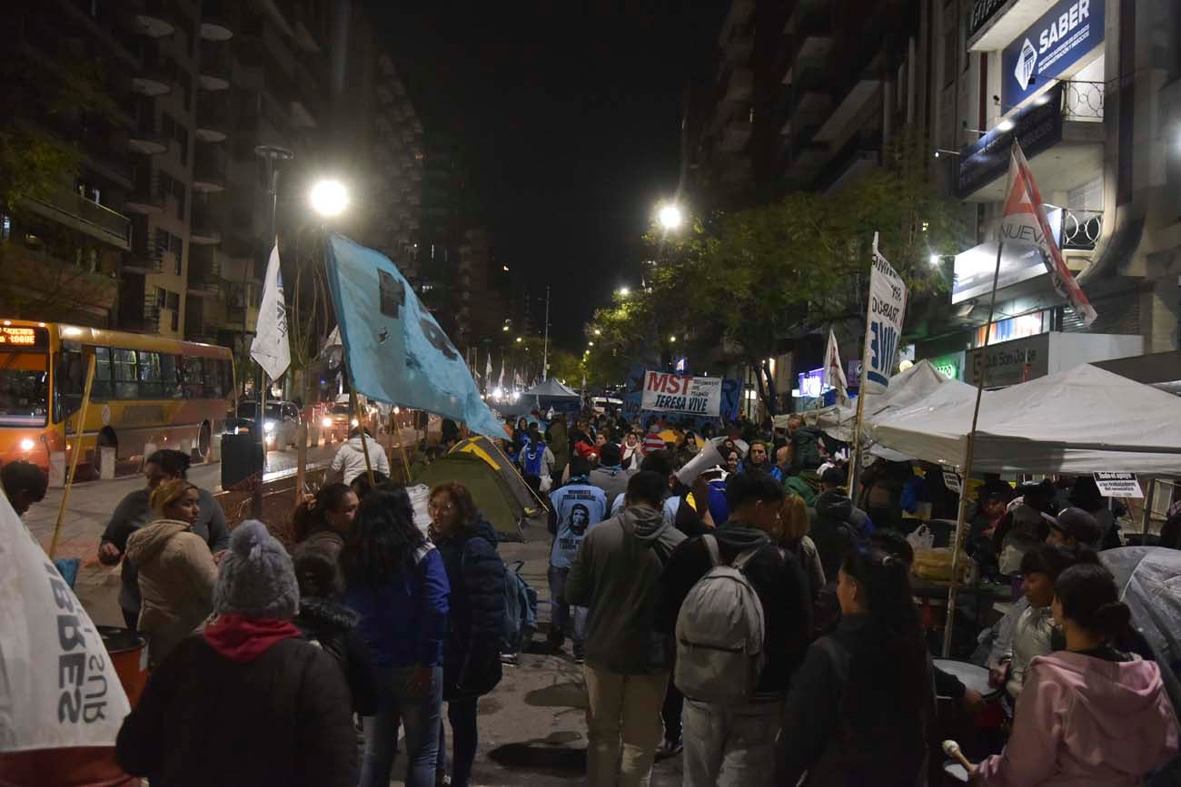 En la última semana, se registraron acampes enfrente del Ministerio de Desarrollo Social. 