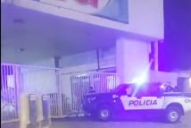 Intentaron ingresar a dos supermercados de Bell Ville (Captura de video).