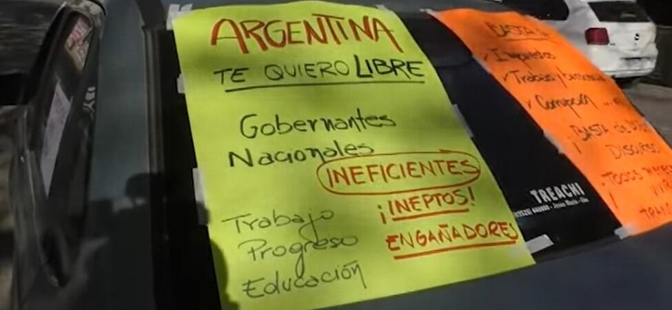 Cada miércoles sale por la ciudad a manifestarse contra el Gobierno Nacional.