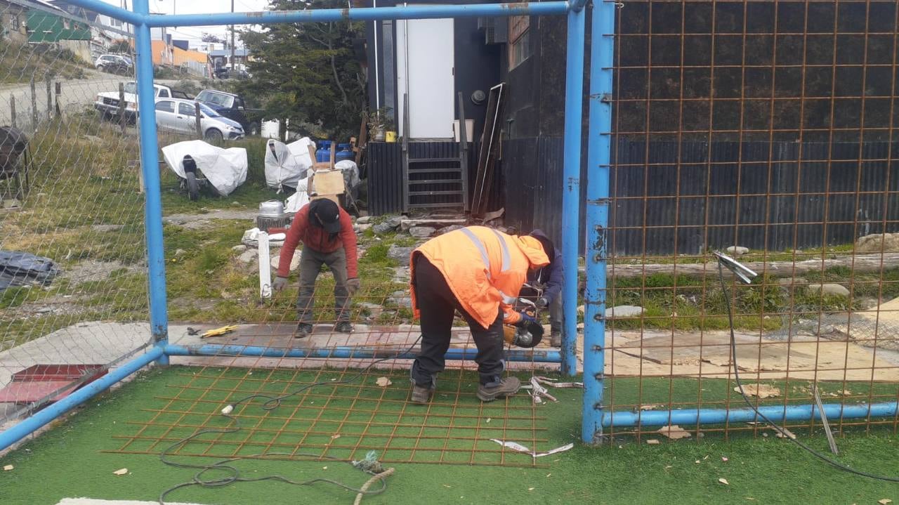 Colocaron cartelería y repararon el playón Natanael Ríos