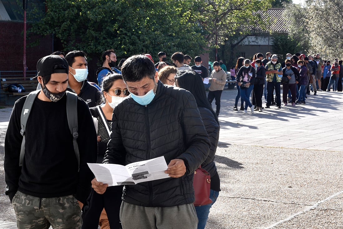 Preinscripción para la Escuela de Oficios de la UNC. (Ramiro Pereyra / La Voz)