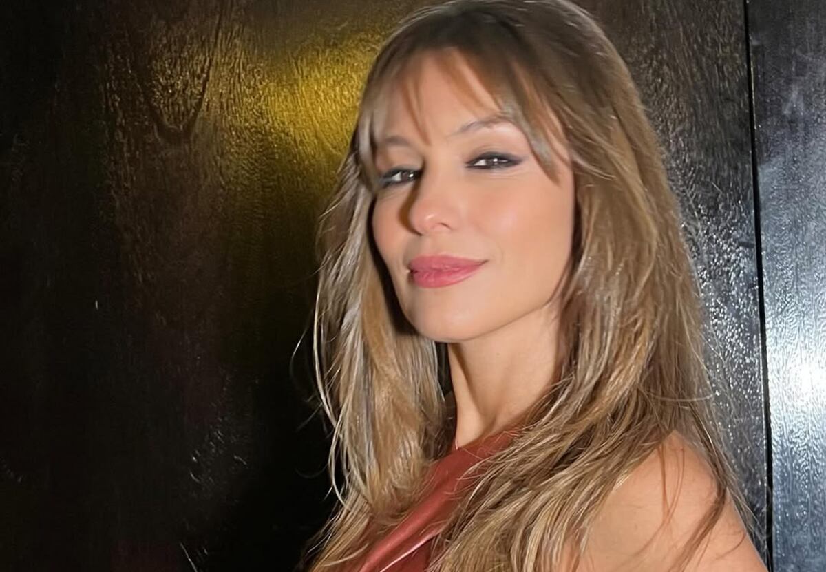 Pampita apostó por el color de la temporada y mostró el paso a paso de su clean look