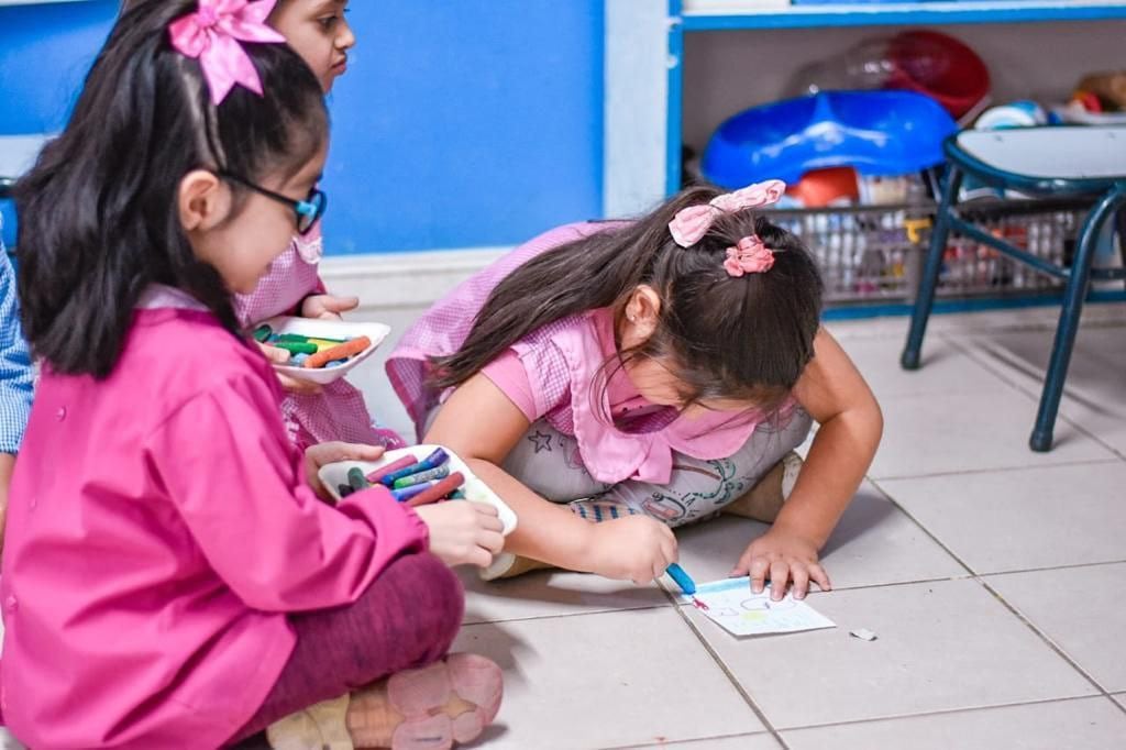 En el marco del proyecto “Arte en el Paisaje”, la Secretaría de Cultura y Educación visitó a niños y niñas de la sala azul del turno mañana del Jardín N°7.