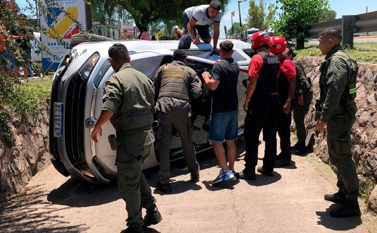 Gendarmería Nacional asistió a la conductora de la camioneta Fiat Toro.