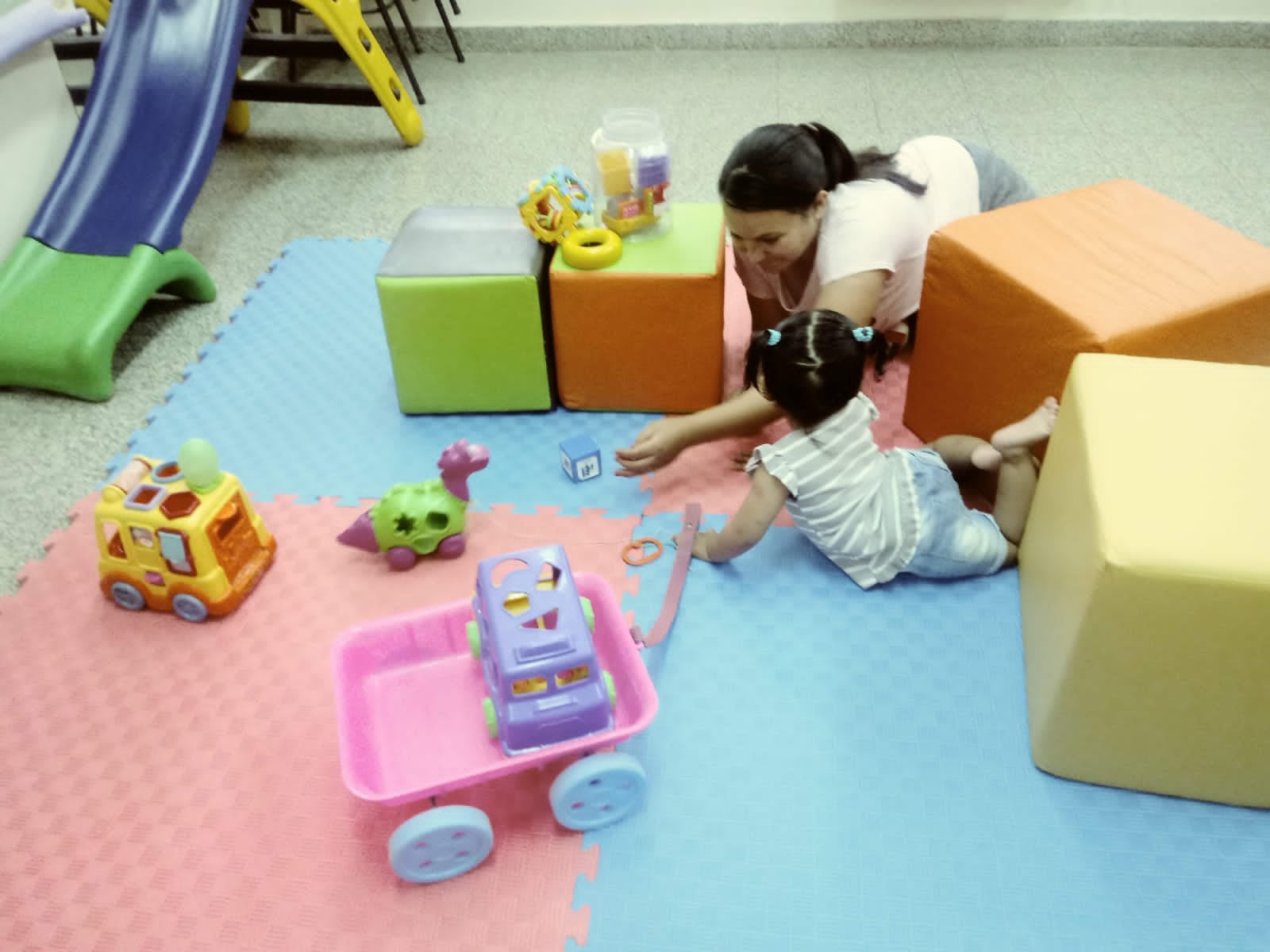 Claudia se especializó en el desarrollo temprano infantil, dedicando mucho tiempo a los más pequeños.