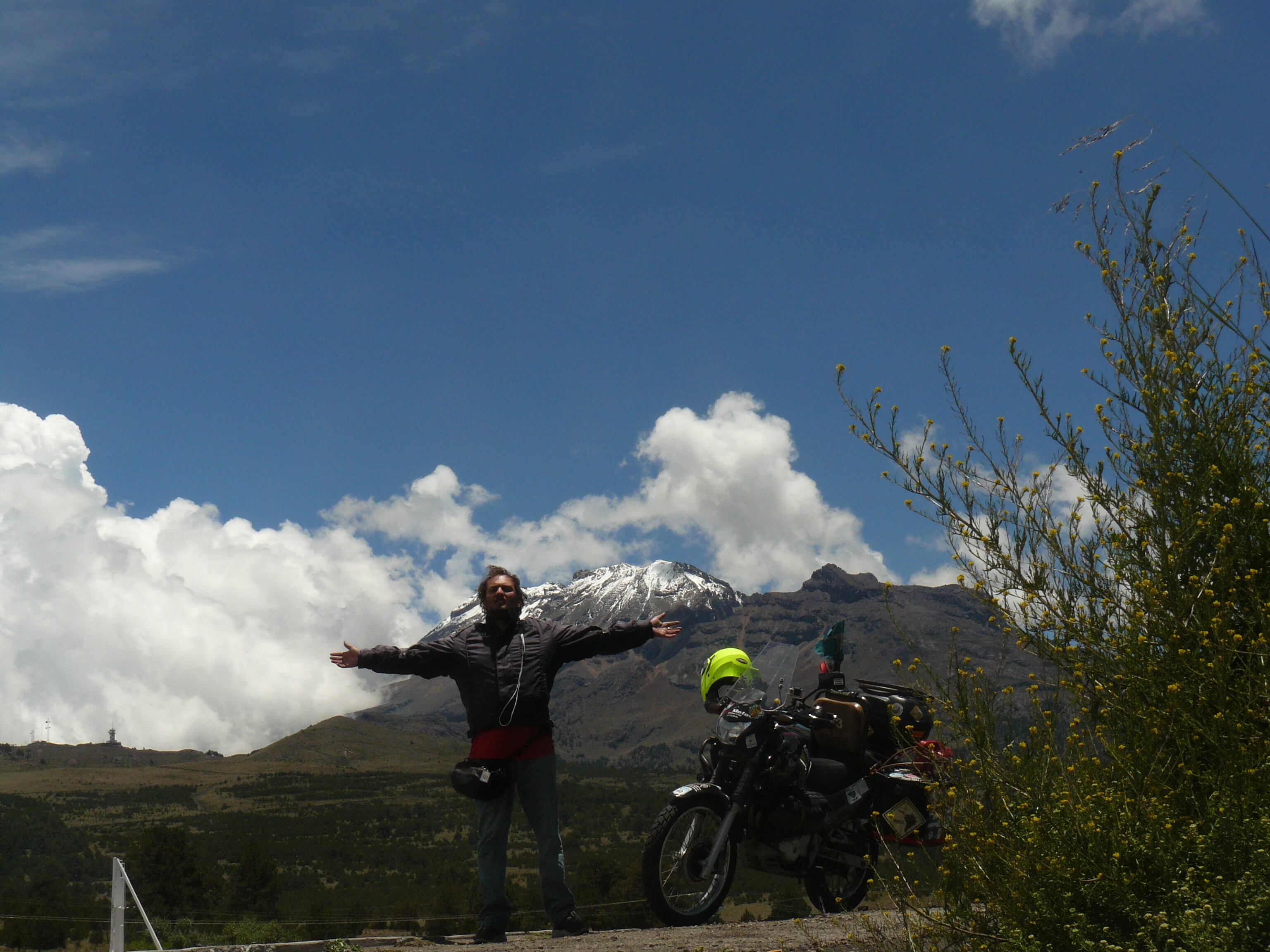 Los seis años de viaje fueron hechos en su mayoría arriba de la moto.