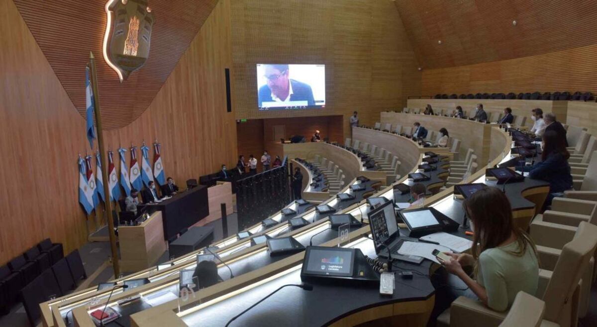 Provincia gastó $259 millones en la compra de semen y la oposición pide un informe al respecto
