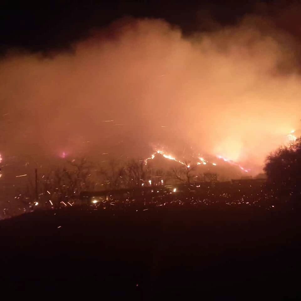 Fuego activo en la Quebrada La Mermela.