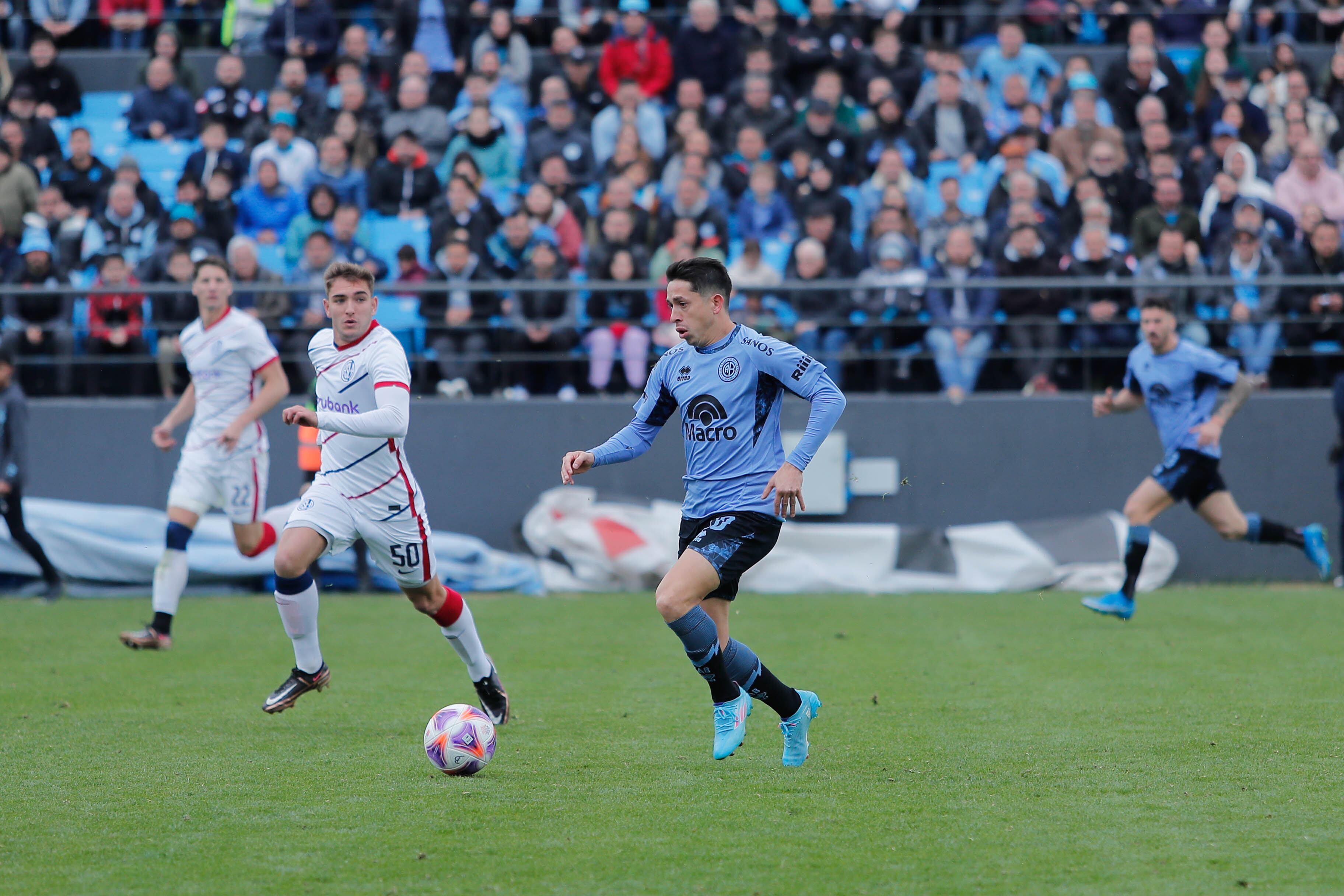 Mariano Miño, volante de Belgrano, en el partido ante San Lorenzo en el Gigante de Alberdi por la Liga Profesional 2023. (Prensa Belgrano)