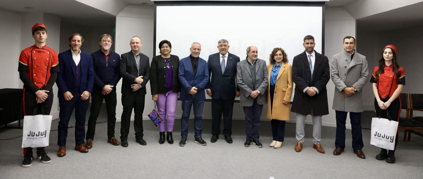 Autoridades provinciales y legisladores por Jujuy acompañaron a directivos de la Cámara de Comercio Exterior de Jujuy en la presentación de la Expojuy 2024 en el CFI.