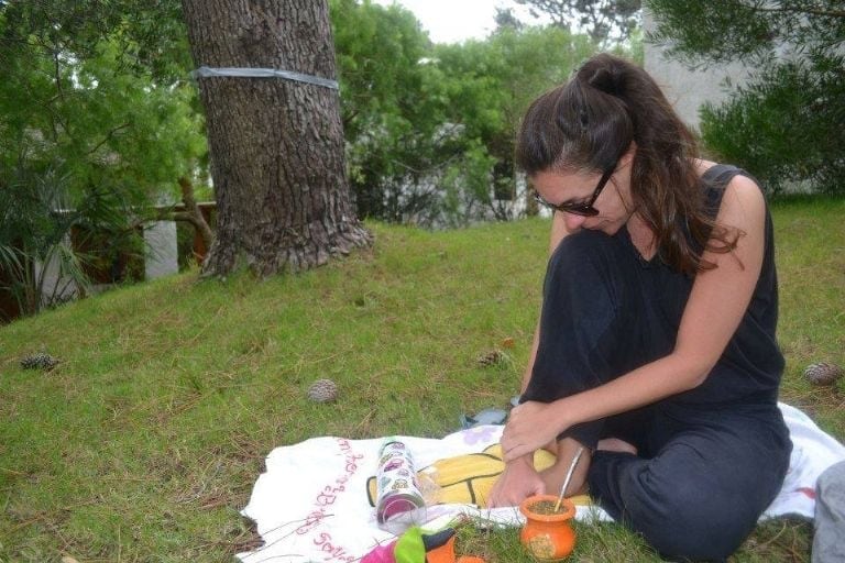 La joven tiene un perfil bajo lejos de los medios.