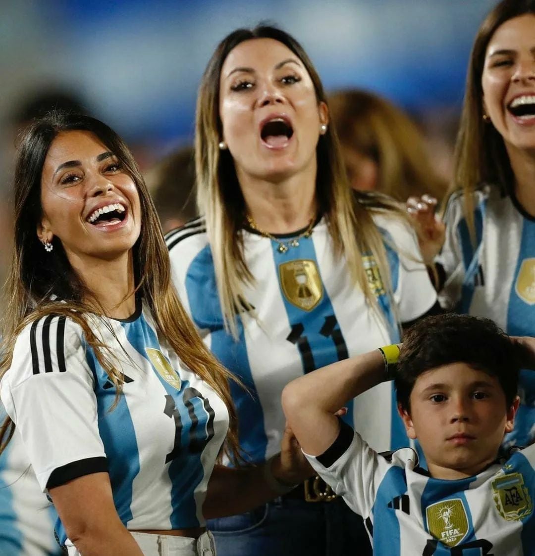 Las rosarinas alentando a la Selección