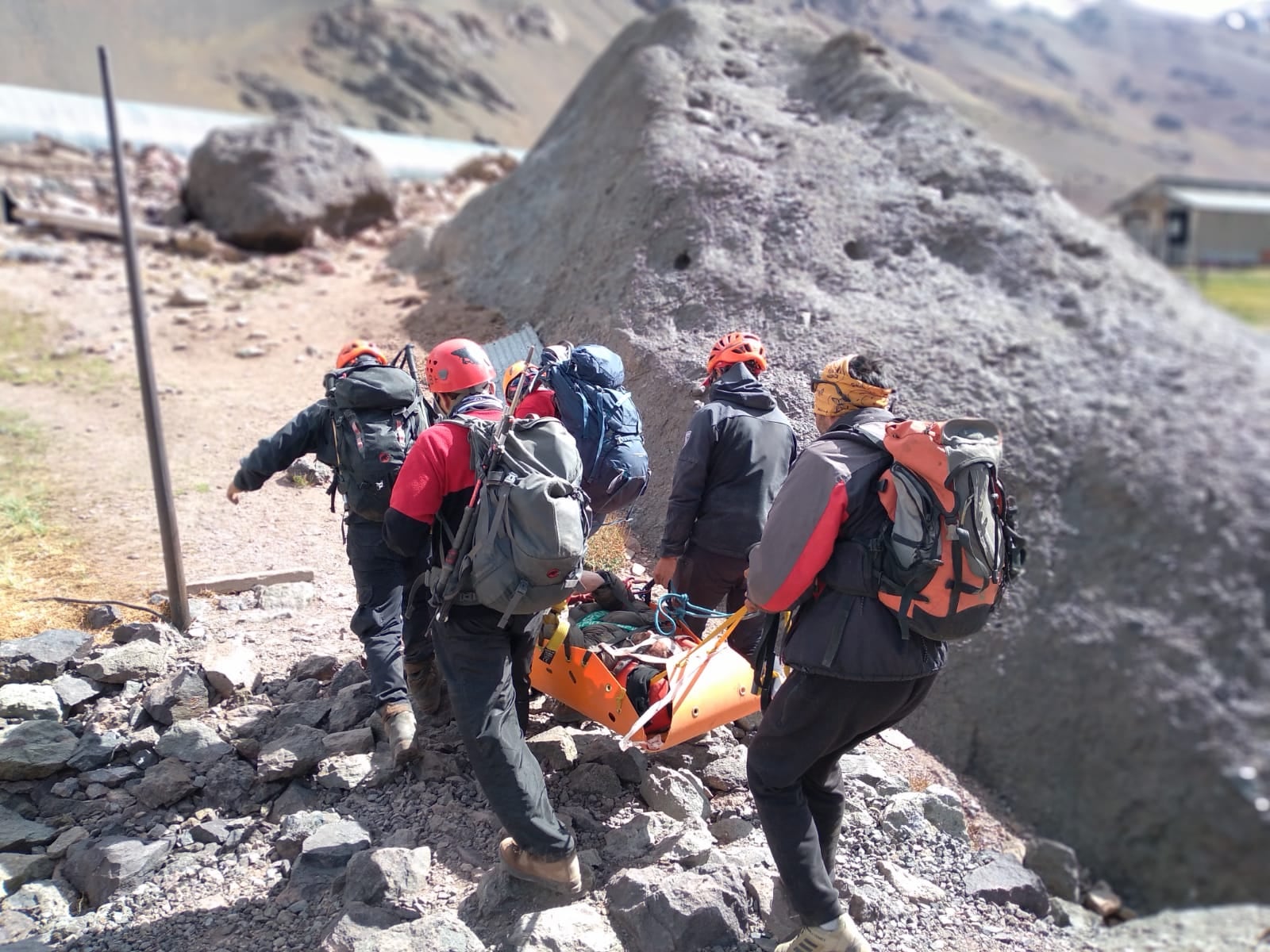 Rescate de un andinista en Mirador del Torassa, Potrerillos, Luján (Prensa Ministerio de Seguridad)