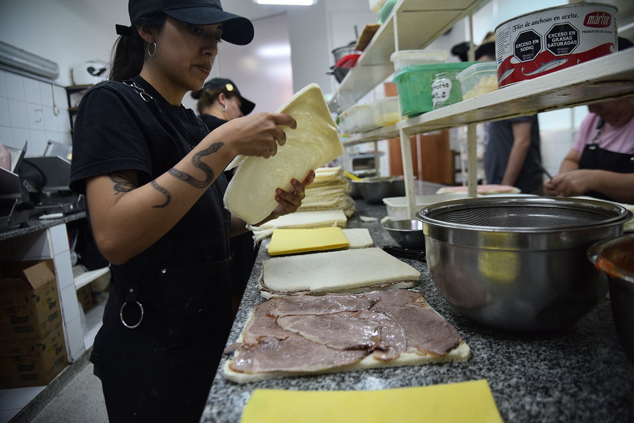 Los recomendados de la casa son ternera y verdura, jamón crudo y rúcula, y el de morrones. 