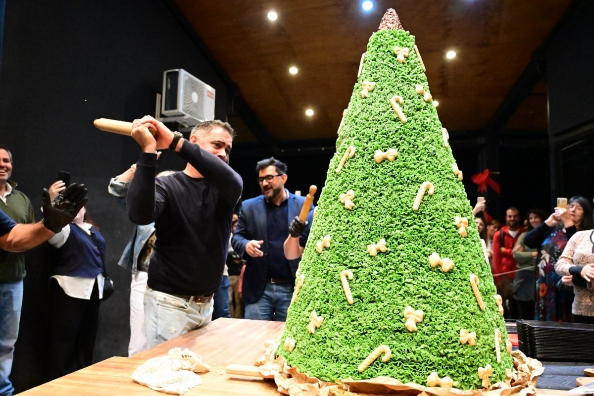 Un "Árbol de Navidad de Chocolate" es la atracción de Gualeguaychú en vísperas de fiestas