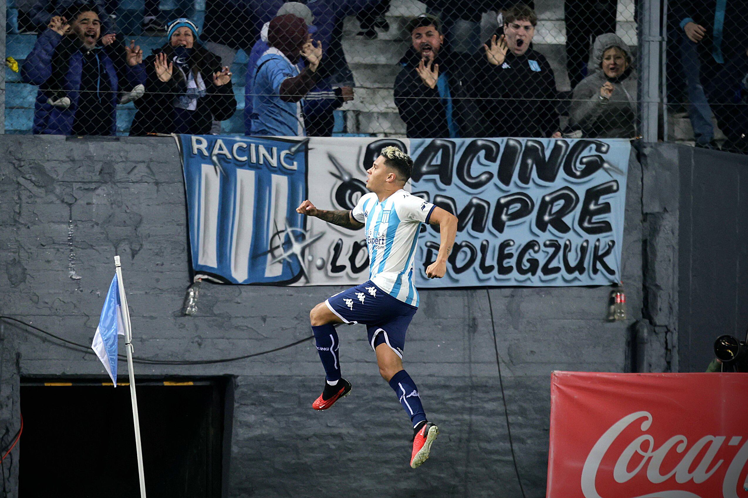 Juanfer Quintero marcó el segundo tanto de Racing en el Cilindro frente a Estudiantes de La Plata. (Fotobaires)